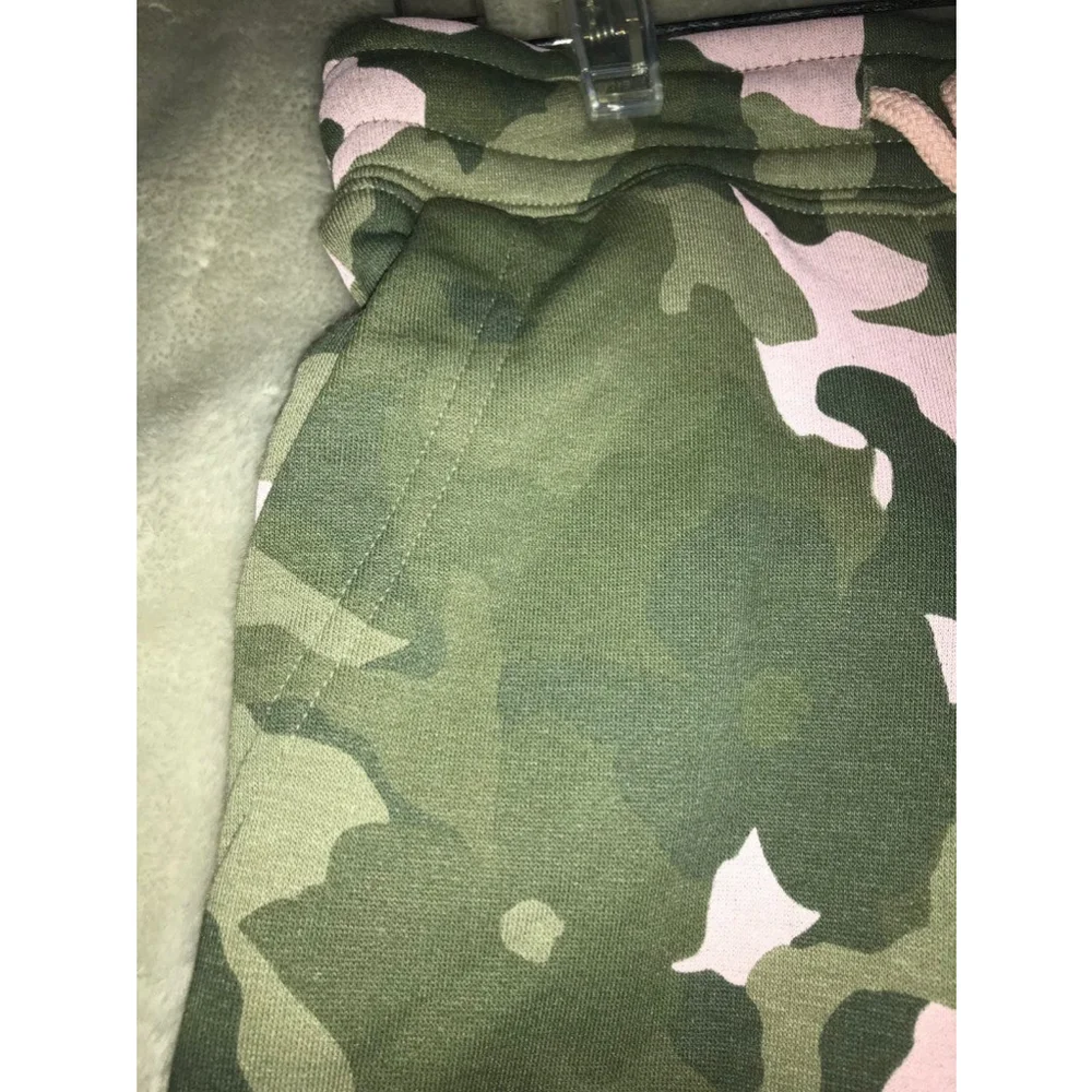 Old Navy Girl’s Camo Sweatpants Size 5